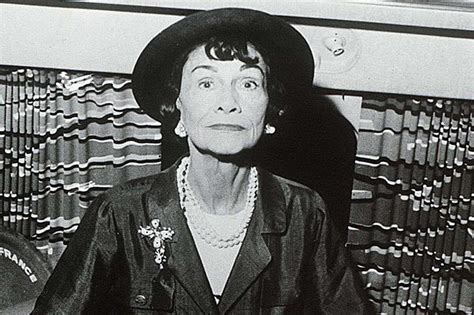 gabrielle chanel biographie courte|coco chanel founded.